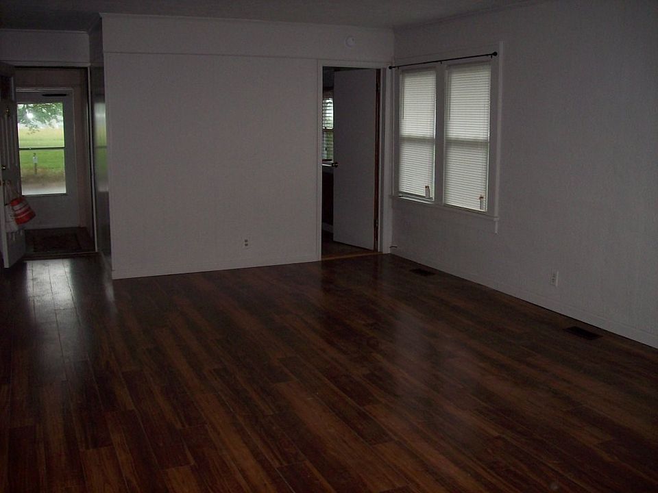 2nd image of 210 12th St SE