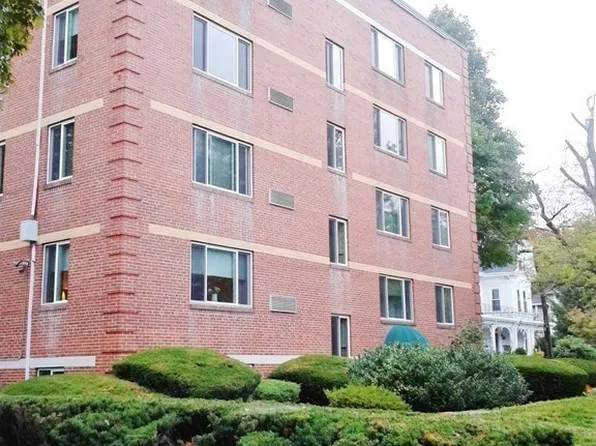 125 Pleasant St APT 303, Arlington, MA 02476
