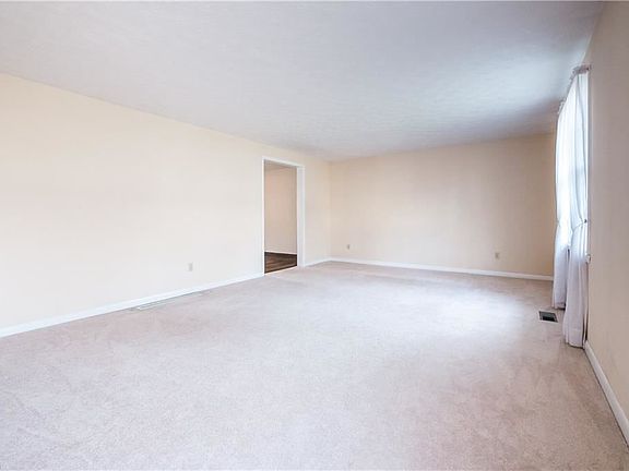 3rd image of 8686 Bayberry Dr NE