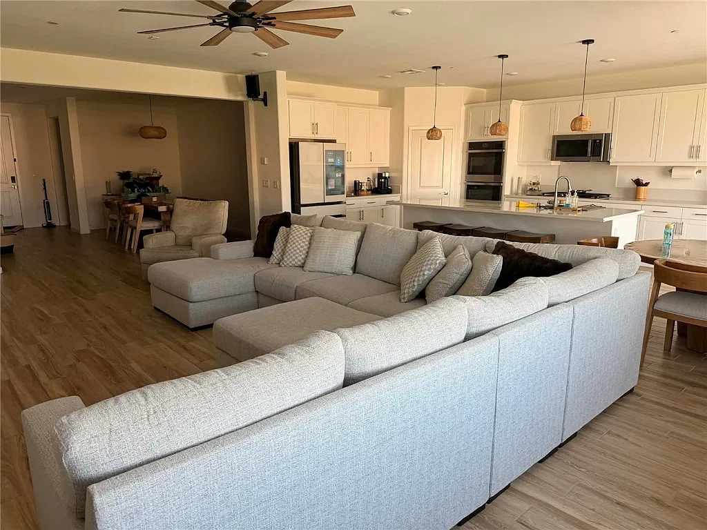 4 bed, 3.5 bath, 2767 sqft, $3,850 — Photo 4