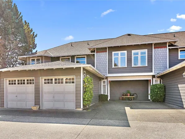 922 Arm St #2, Esquimalt, BC V9A 4G5