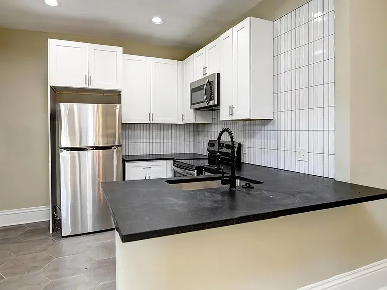 47-49 S Monroe Ave #49 — Photo 6