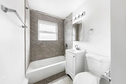 2025 E 72nd St 2025-2035 E 72nd St Chicago, IL 60649 Photo 1