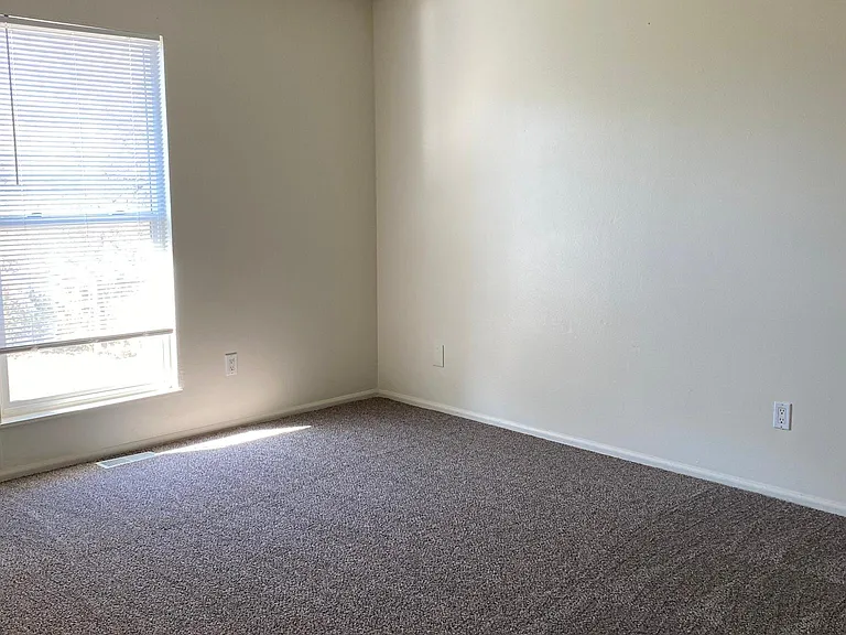 1093 Memphis St — Photo 5