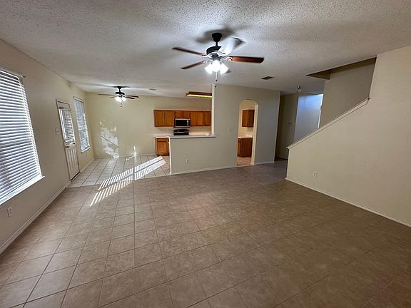4th image of 305 Sun Meadow Ln