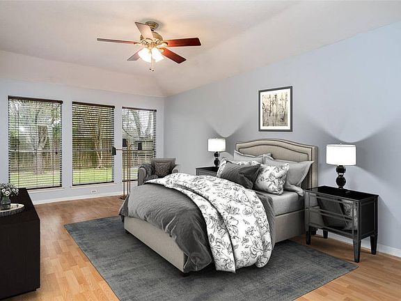 4th image of 15658 Pebble Lake Dr
