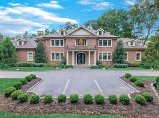 1 Harriman Dr, Port Washington, NY 11050