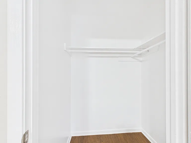 Oxford Pointe Apartments — Photo 15