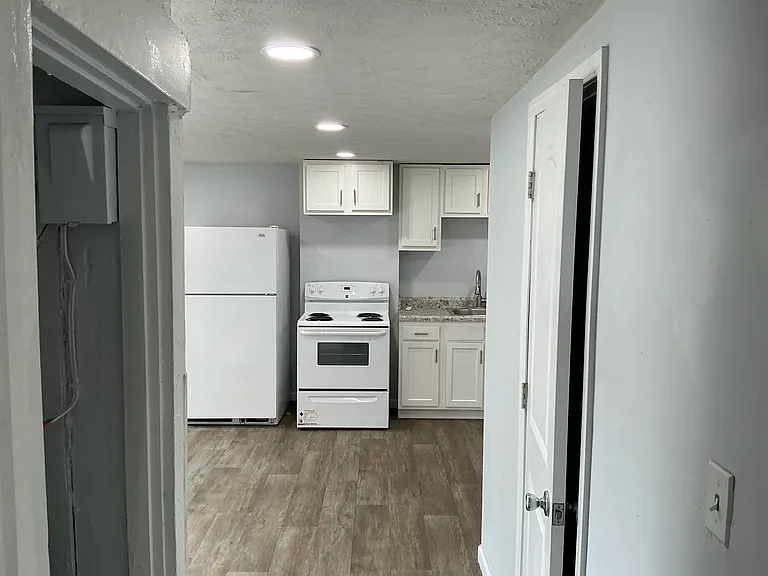 143 1/2 E Main St #1 — Photo 3