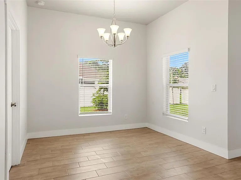 870 Columbia St — Photo 14