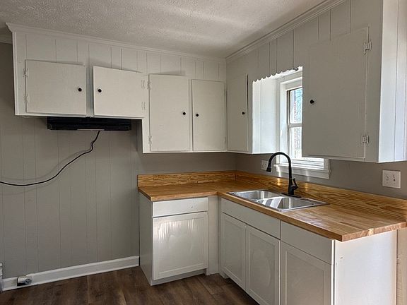 2nd image of 808 Cobb Cir