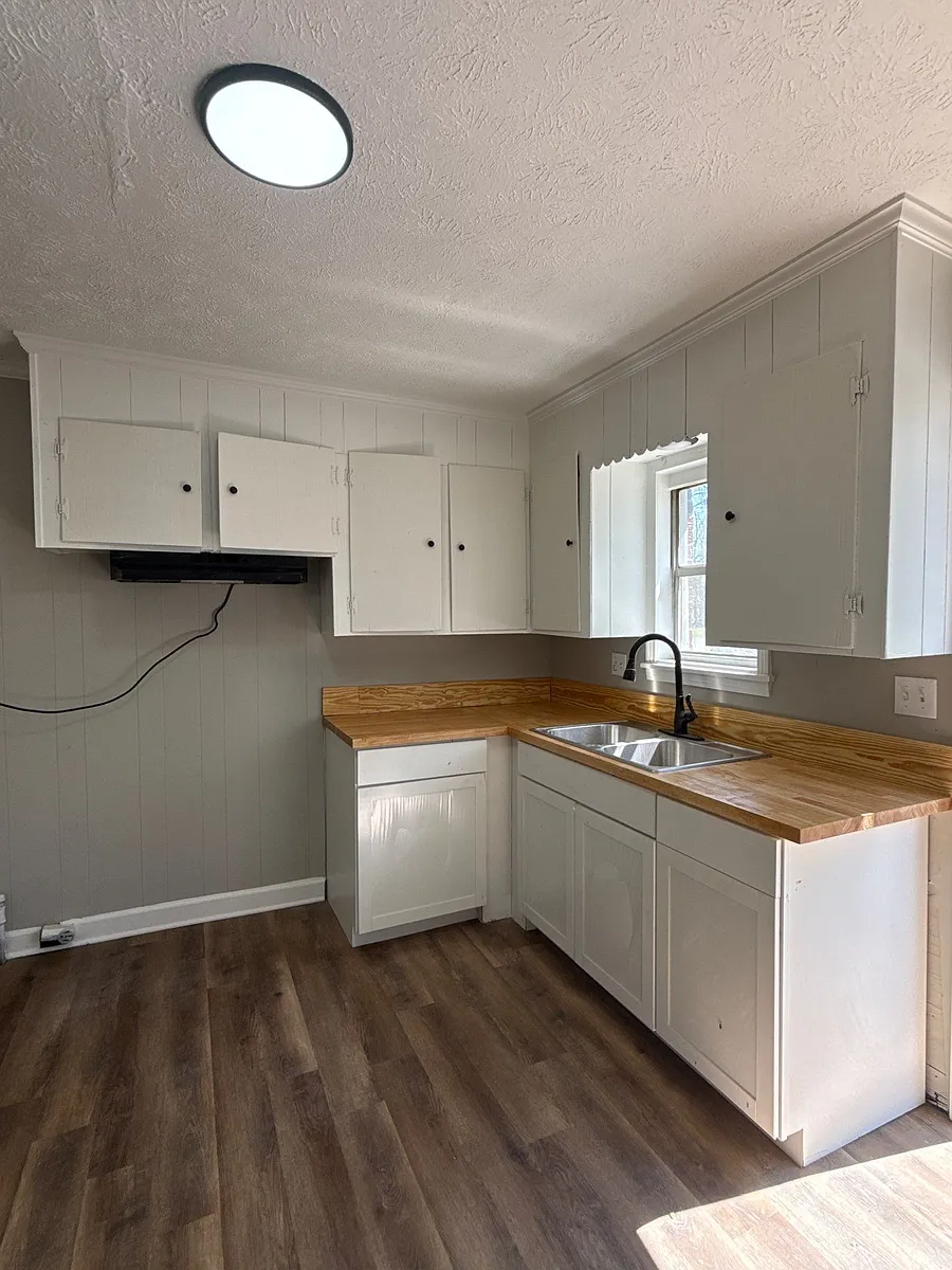 Building Photo - 808 Cobb Cir