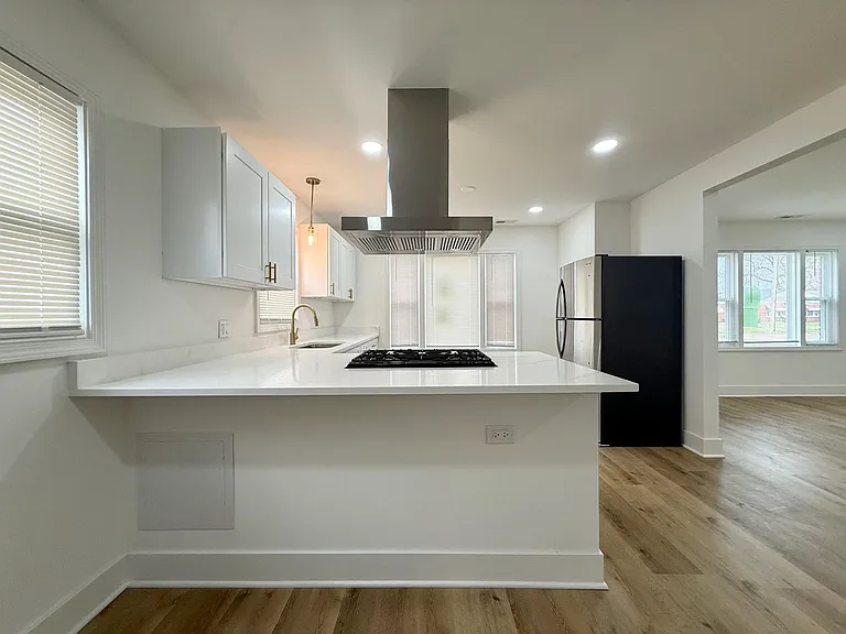 14916 Langley Ave — Photo 13