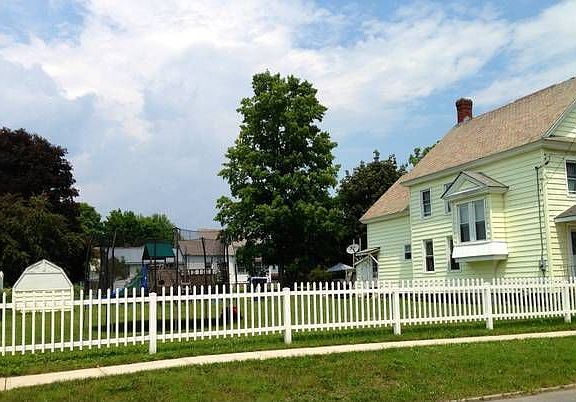 Large Yard (new fence)