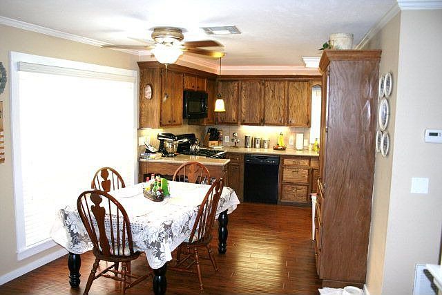 2nd image of 180 Hickory Pl