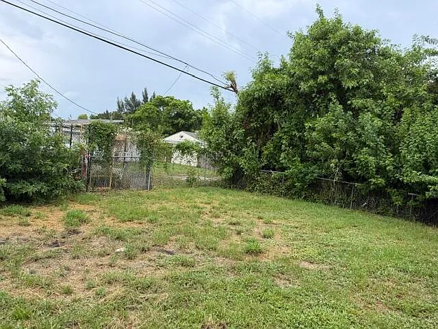 3 bed, 2.0 bath, 744 sqft, $2,225 — Photo 4