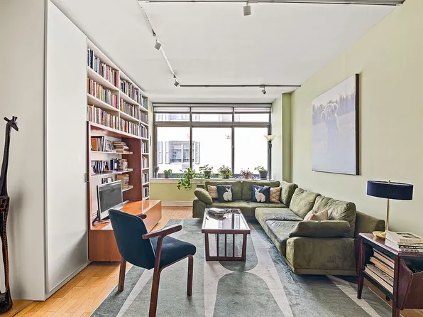 99 Jane St APT 2L, New York, NY 10014