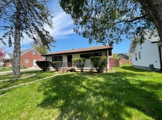 129 Riverside Dr, Mount Clemens, MI 48043