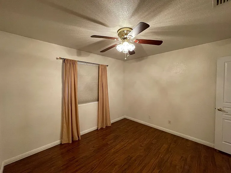 3610 Breakwater Dr — Photo 32