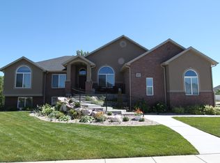 1671 Cherry Blossom Cir, Syracuse, UT 84075