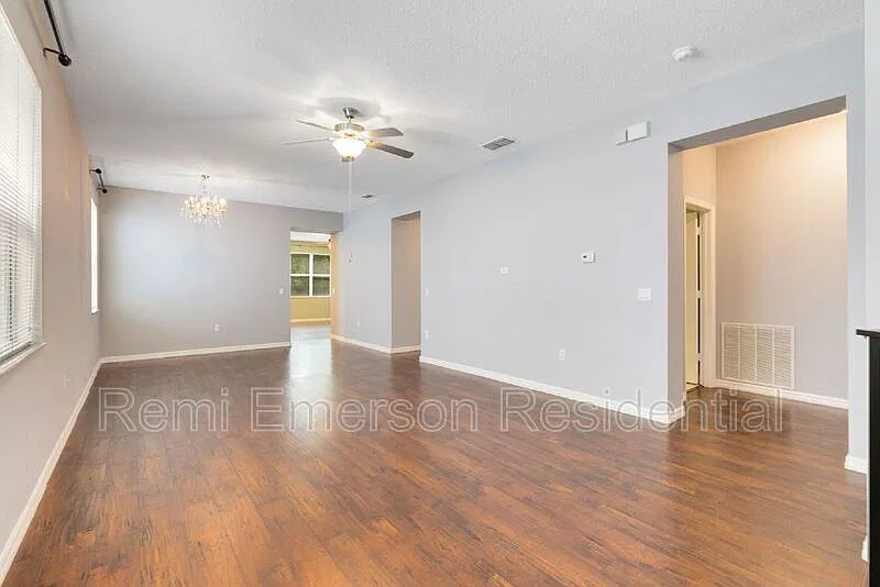 4 bed, 2.0 bath, 1973 sqft, $2,900 — Photo 4