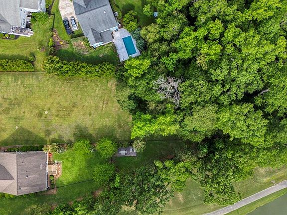 2nd image of 300 Silver Cypress Cir