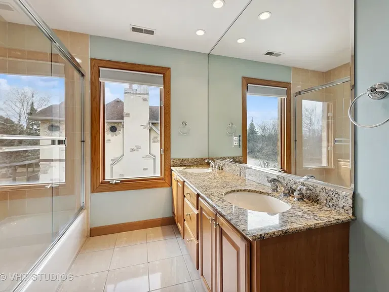 17W234 Massel Ct — Photo 20