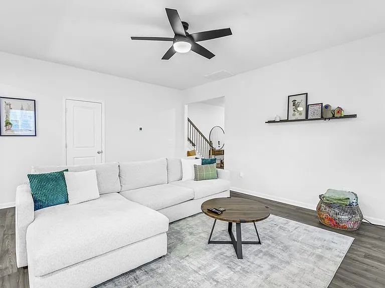 329 Hartland Pl — Photo 6