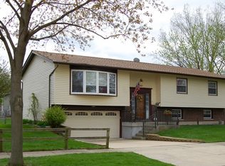 1001 Westchester Dr, Hanover Park, IL 60133