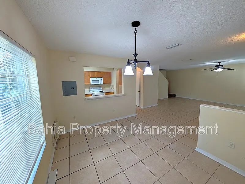 3 bed, 2.5 bath, 1364 sqft, $1,750 — Photo 4
