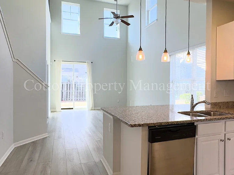 7313 Chipley Dr — Photo 5