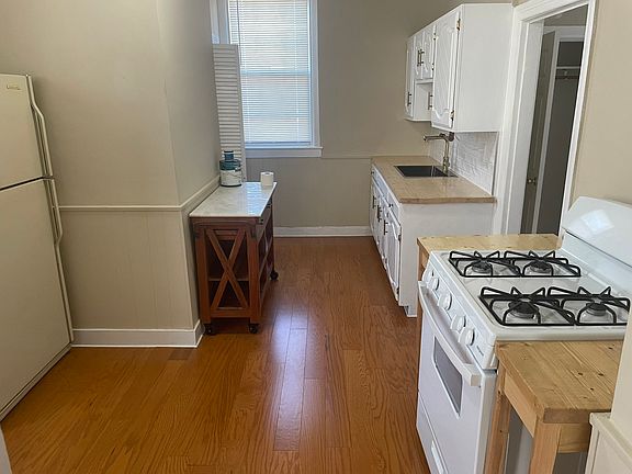 2nd image of 224 Juniper St #4