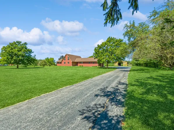 19108 Lincoln Rd, Harvard, IL 60033