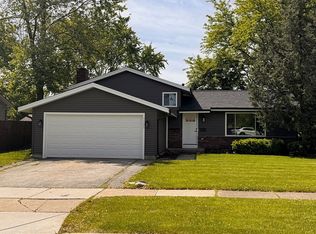 5191 Newport Dr, Oak Forest, IL 60452