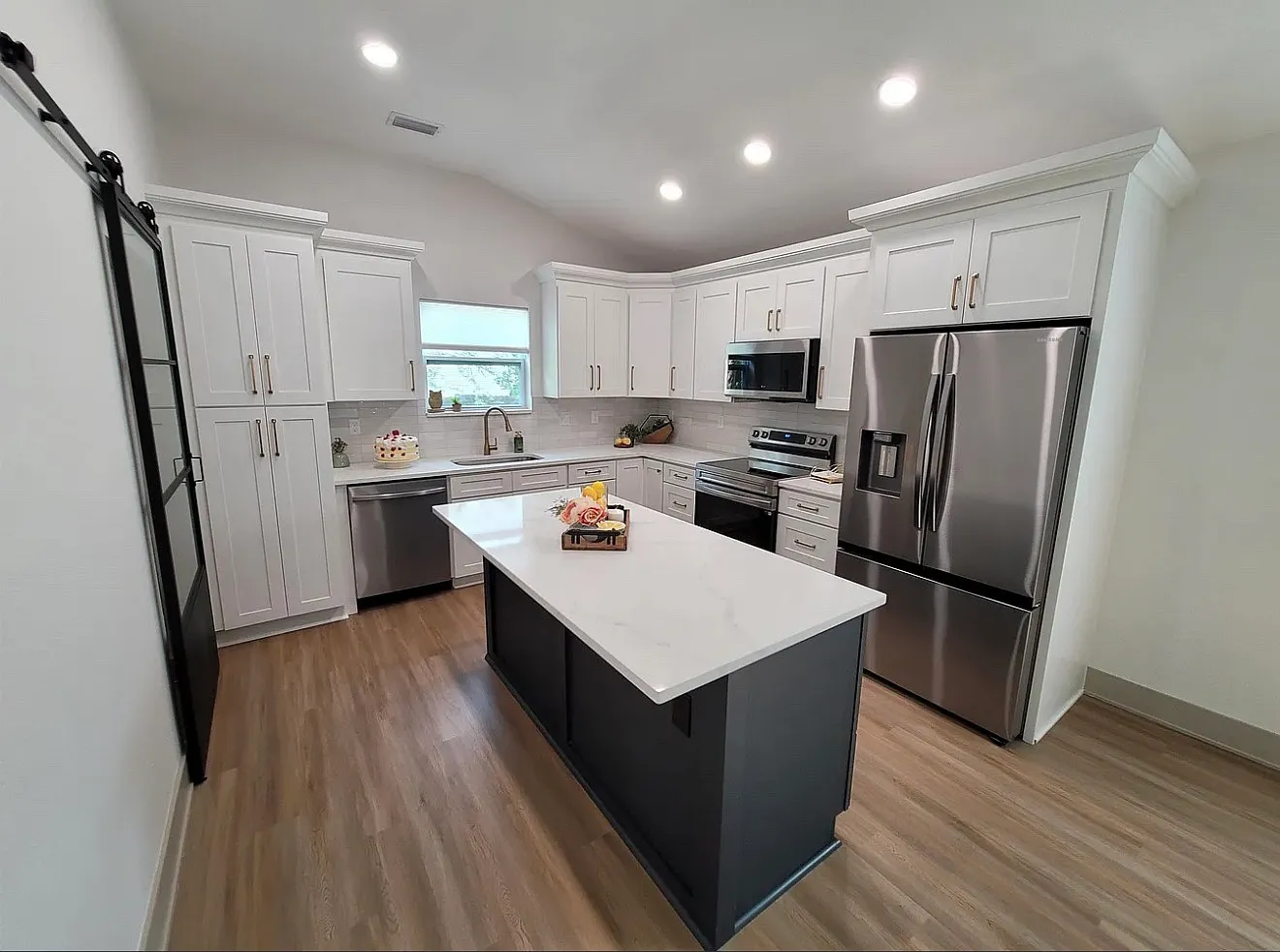 2 bed, 976 sqft, $1,850 — Photo 3