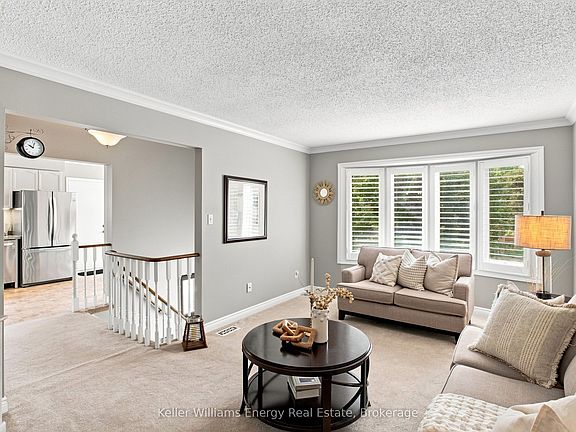 4th image of 30 Alderbrook Dr