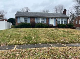 3925 Layside Dr, Louisville, KY 40220