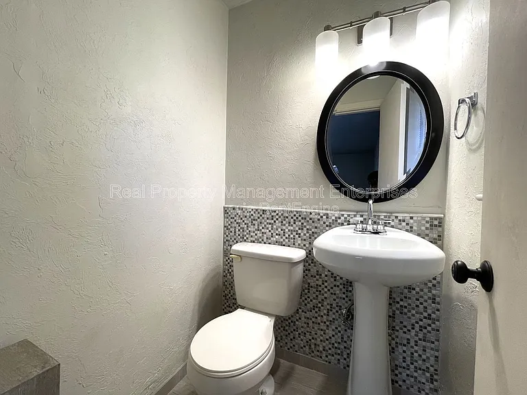 2225 NW 50th St — Photo 10
