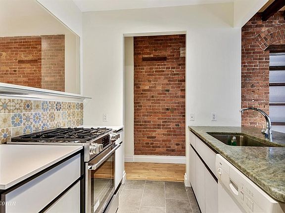 5th image of 35 Bethune St APT 5B