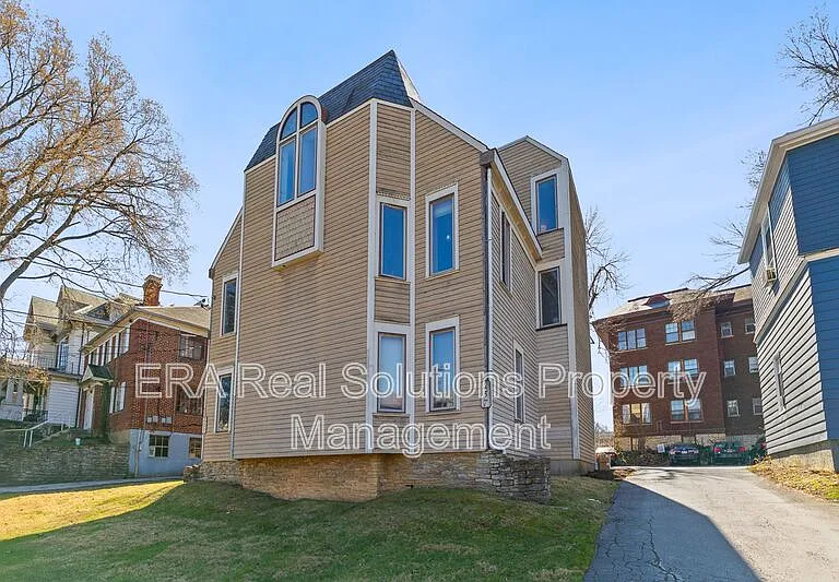 255-257 Loraine Ave #6 — Photo 1