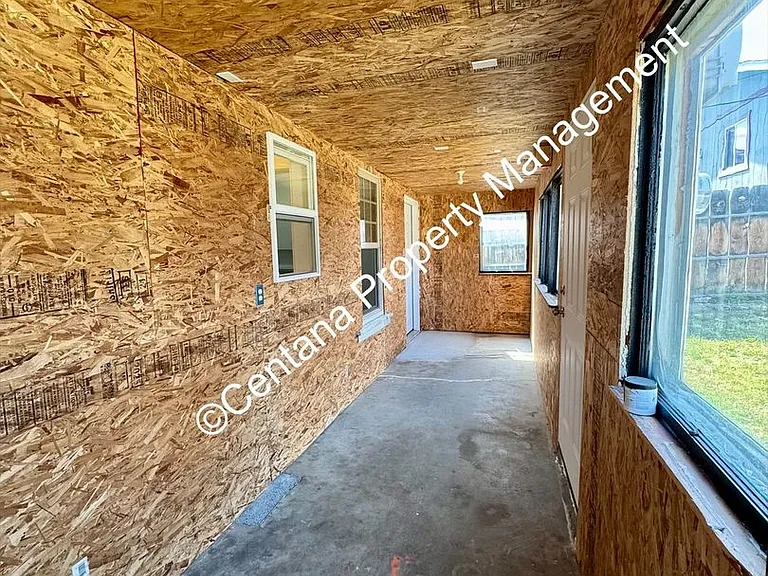 917 W Woolman St — Photo 30