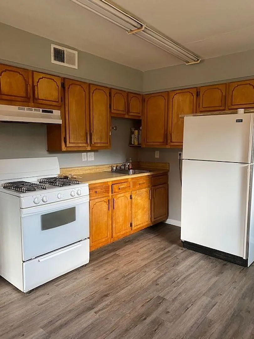 1089 Green Tee Rd — Photo 3