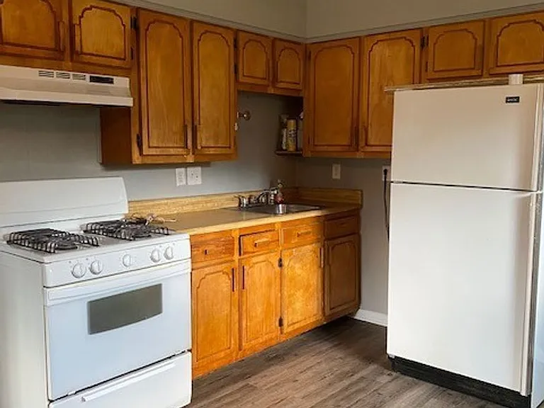 1089 Green Tee Rd — Photo 3