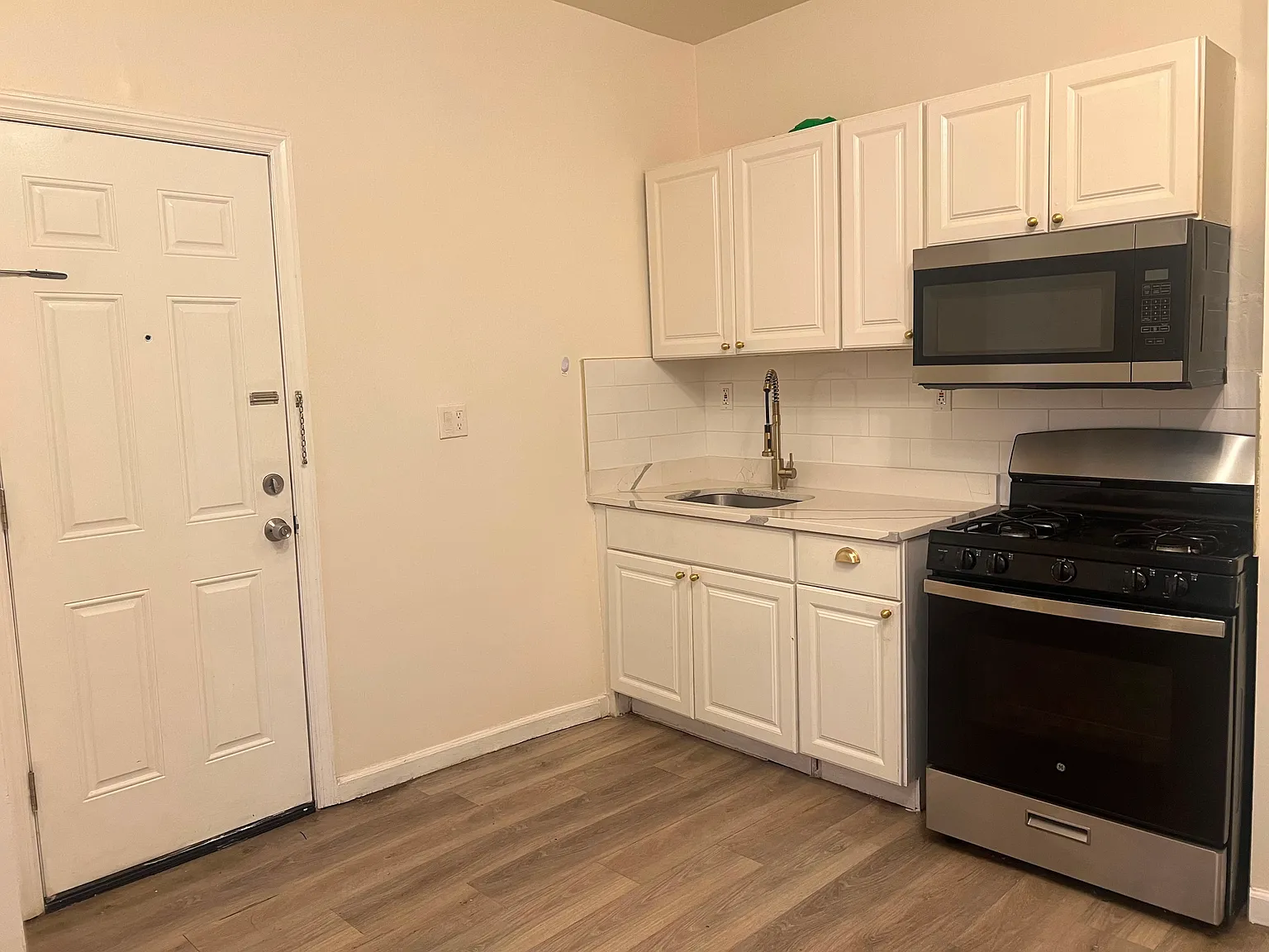 3 bed, $1,950 — Photo 3