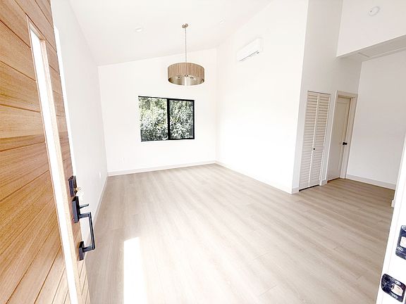 2nd image of 3017 Orange Ave #1