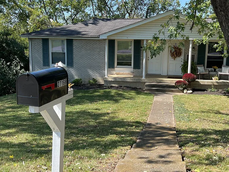 2716B Donna Hill Dr — Photo 2
