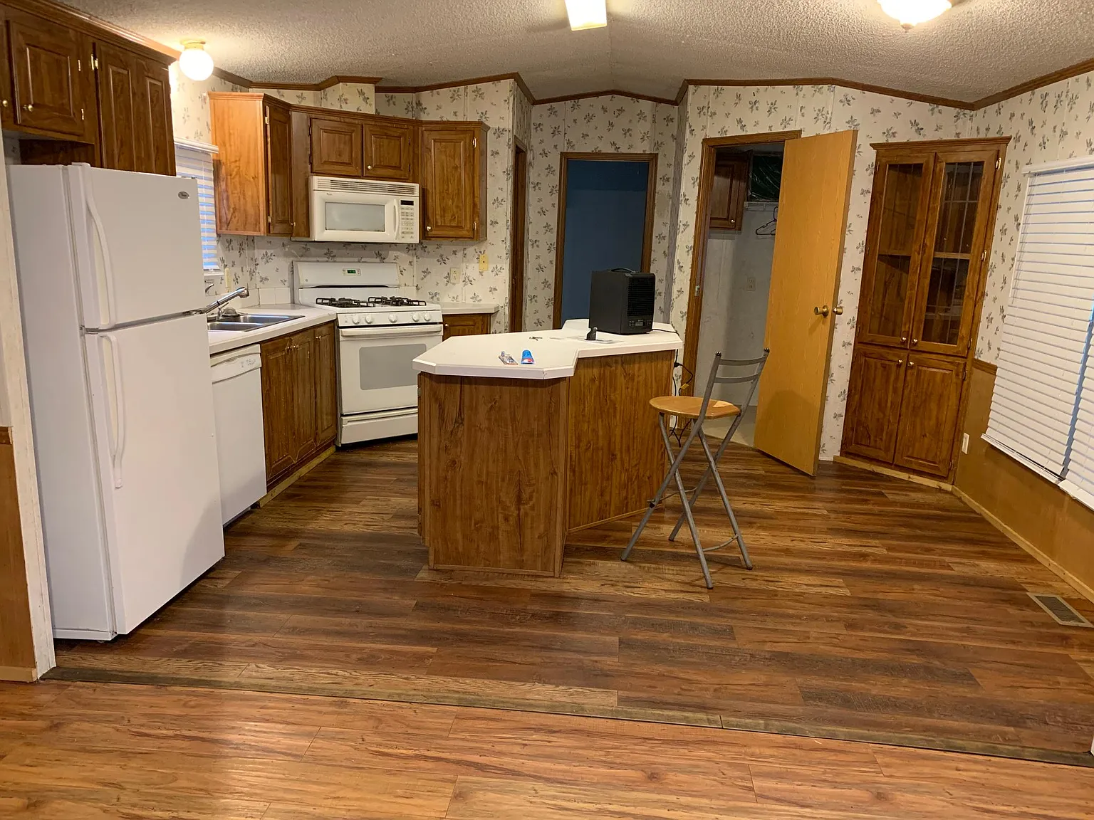 3 bed, 1280 sqft, $1,000 — Photo 4