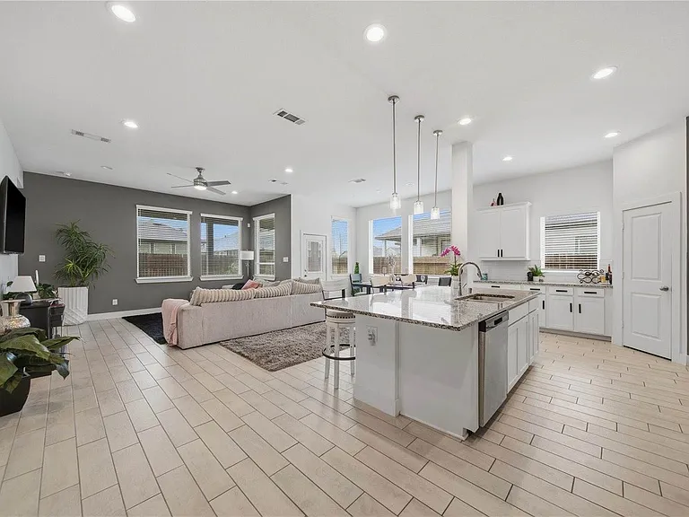 4512 Bartagrass Dr — Photo 5