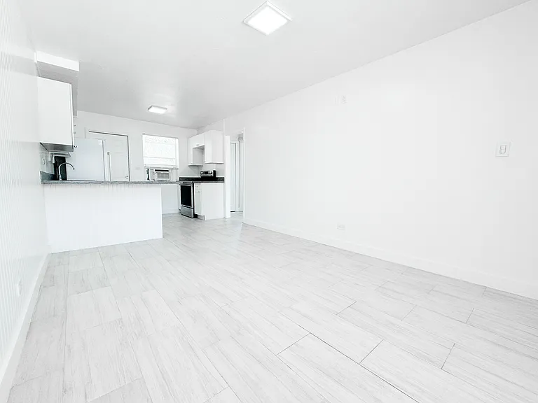 521 S Federal Hwy #3 — Photo 2