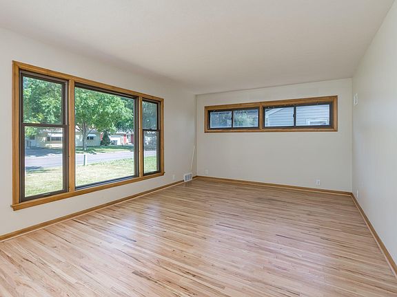 3rd image of 208 Thayer Ave